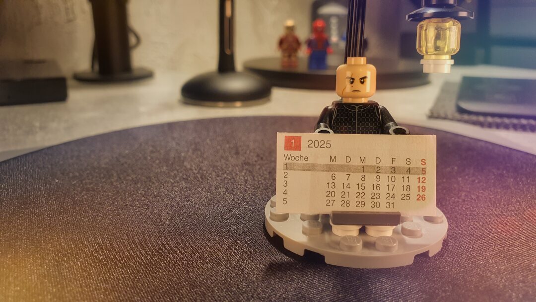 Calalendar mit Legofigur